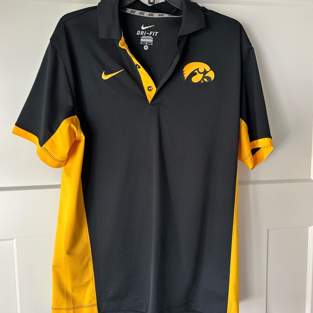 Nike Men's Iowa Hawkeyes Black and Yellow Polo Shirt Medium
